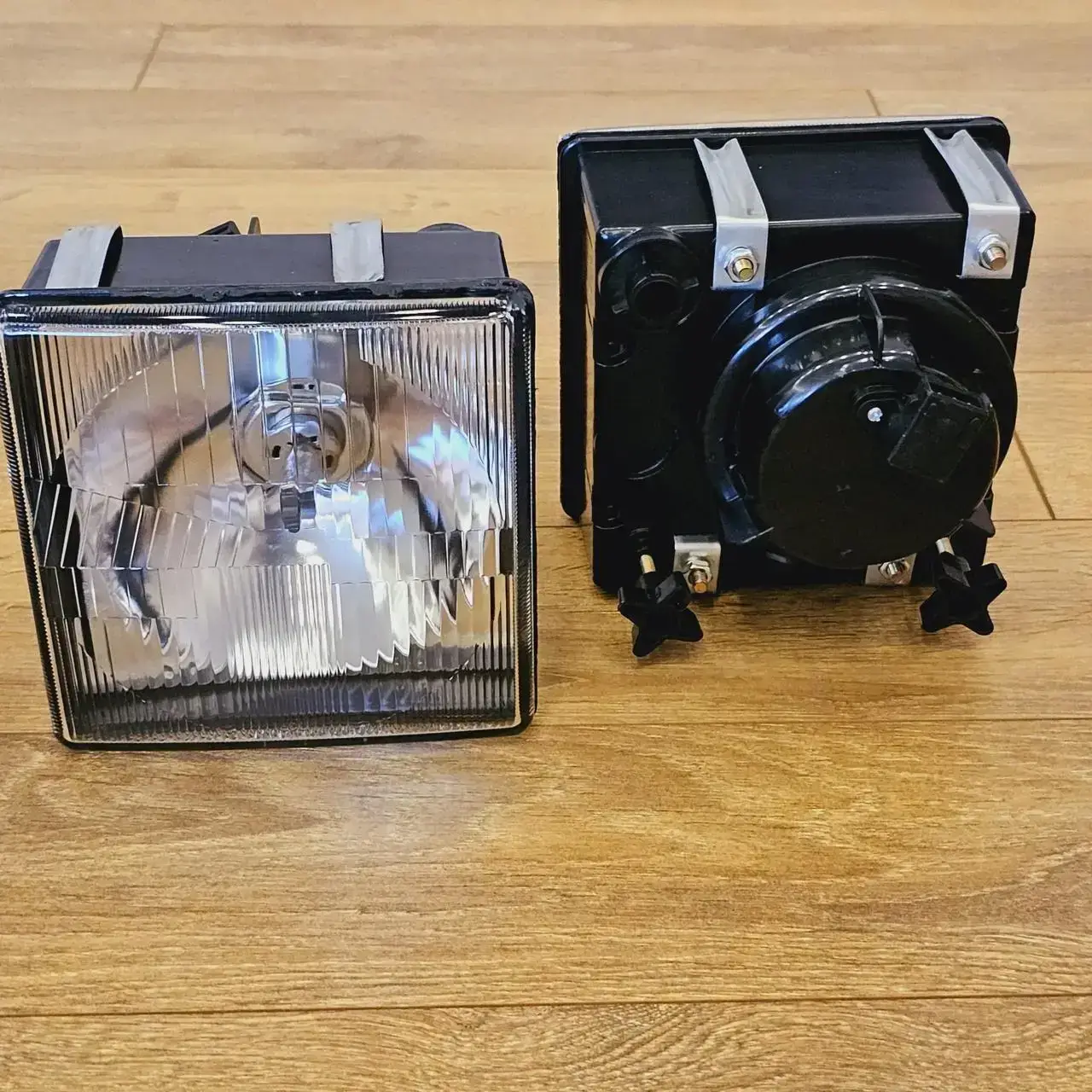 Фара квадратна в решітку МТЗ (нового зразка) ФГ-308 (вир-во Україна)