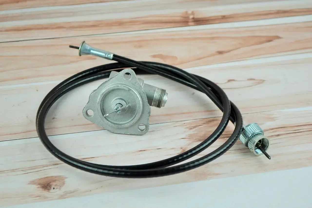 Комплект тахоспідометра МТЗ-80/82 (привод тахоспідометра + трос тахоспідометра) (вир-во Литва)