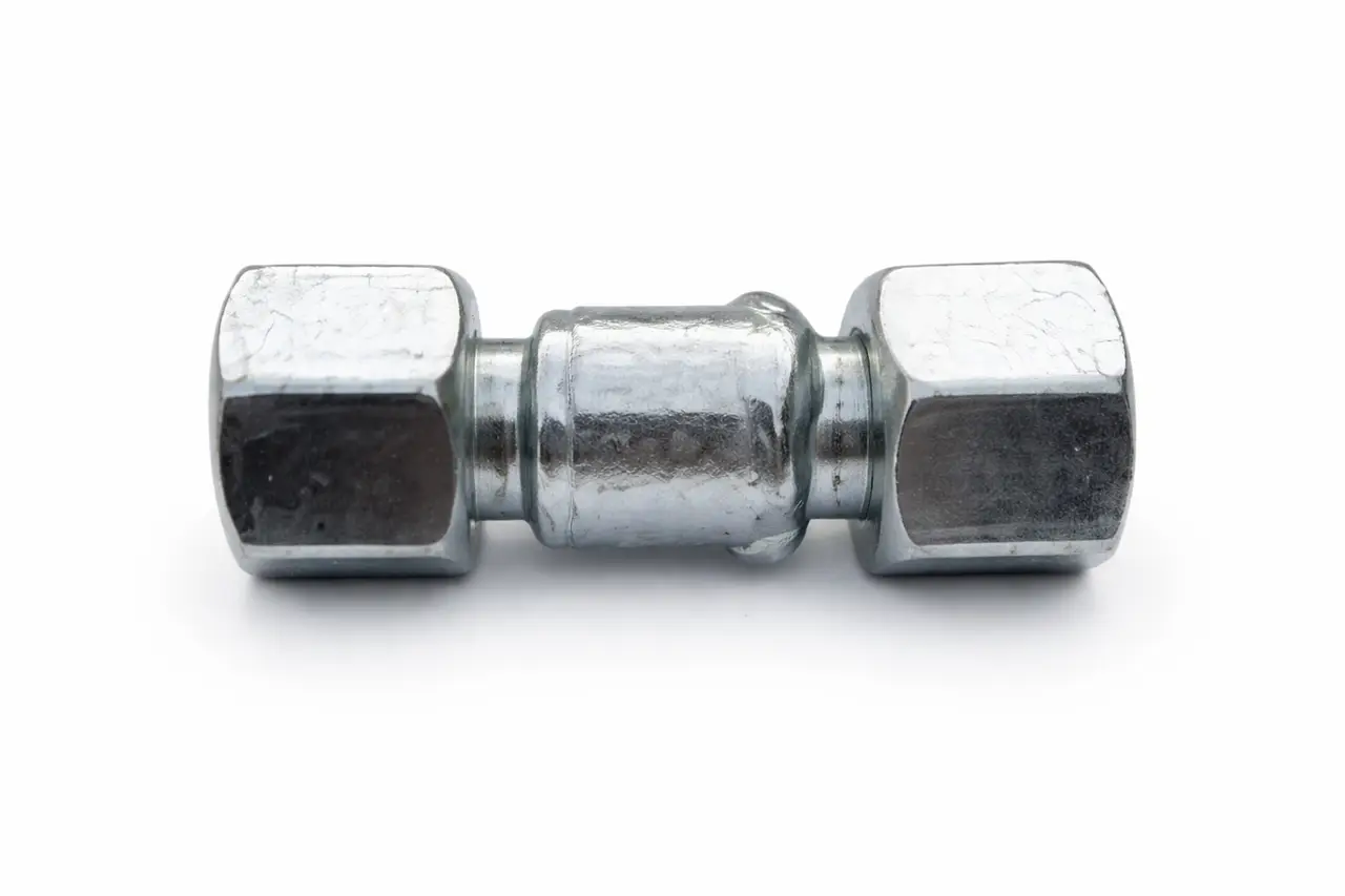 Адаптер прямий S24 (М20Х1,5-М20Х1,5) з гайками трактора МТЗ-80/82/892/1025,ЮМЗ (вир-во Украина)