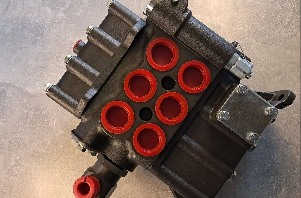 Гідророзподільник Р160-3/1-222 тракторів Т-156/К-700/К-701 (вир-во Badestnost/Болгарія)